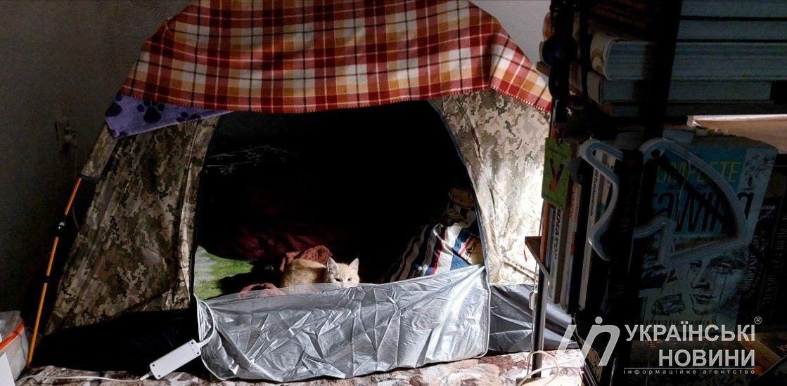 A tent for sleeping in an apartment in the Dniprovskyi district