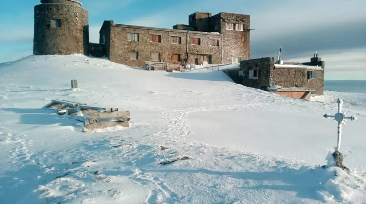 Снег в Карпатах в начале лета. Фото: facebook/Василий Фицак