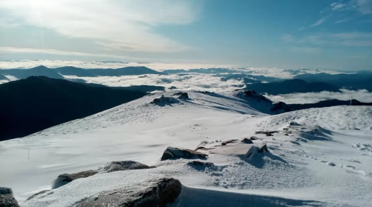 Снег в Карпатах в начале лета. Фото: facebook/Василий Фицак