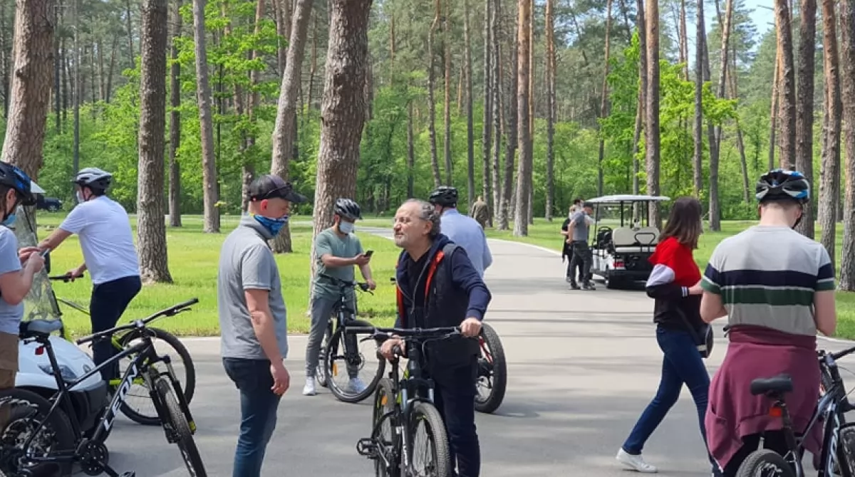 Журналисты на встрече с Зеленским в Залесье. Фото: Українські Новини