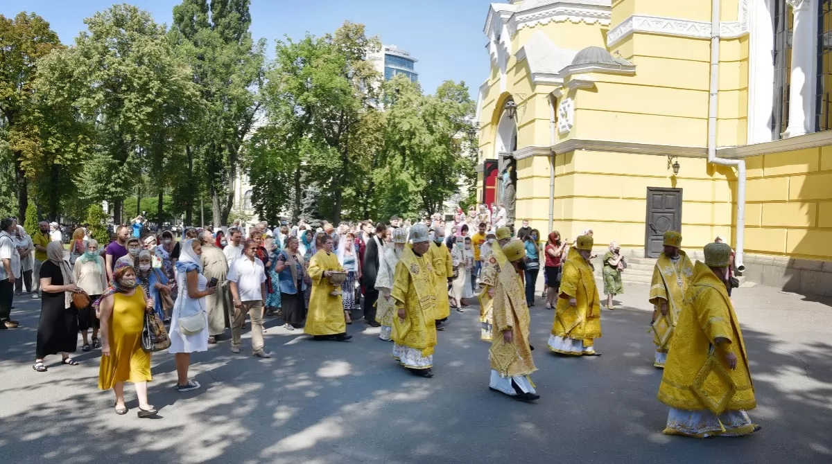 После литургии вокруг собора был крестный ход. Празднование дня крещения Руси. Фото: пресс-служба УПЦ (КП)
