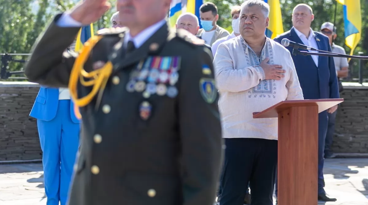 На Хортице Нацгвардия Украины развернула Государственный флаг. Фото: 061.ua