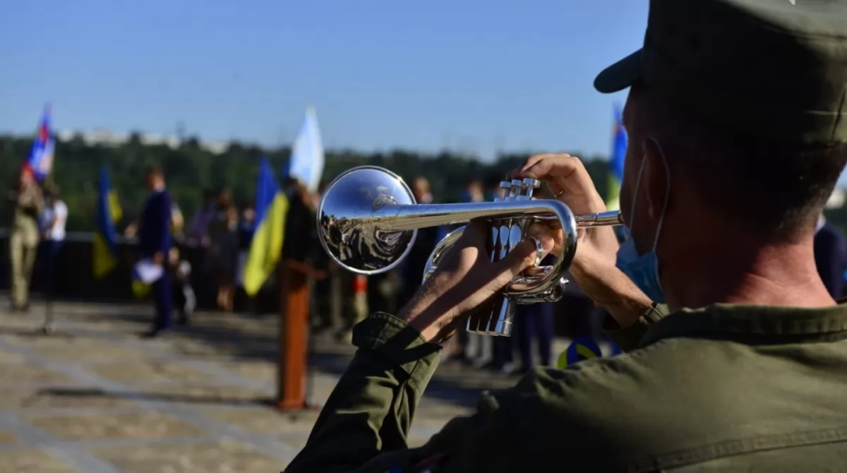 На Хортице Нацгвардия Украины развернула 100 метровый флаг. Фото: 061.ua