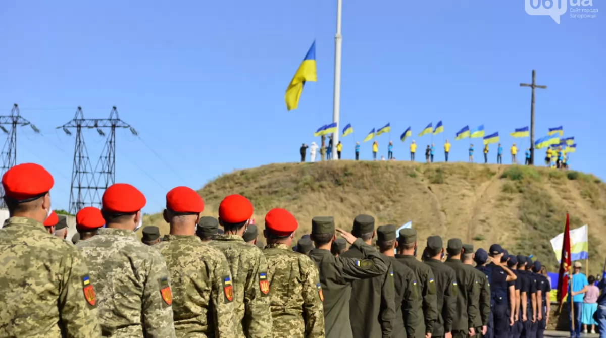 На самом высоком флагштоке Запорожской области был поднят Государственный флаг. Фото: 061.ua На самом высоком флагштоке Запорожской области был поднят Государственный флаг. Фото: 061.ua