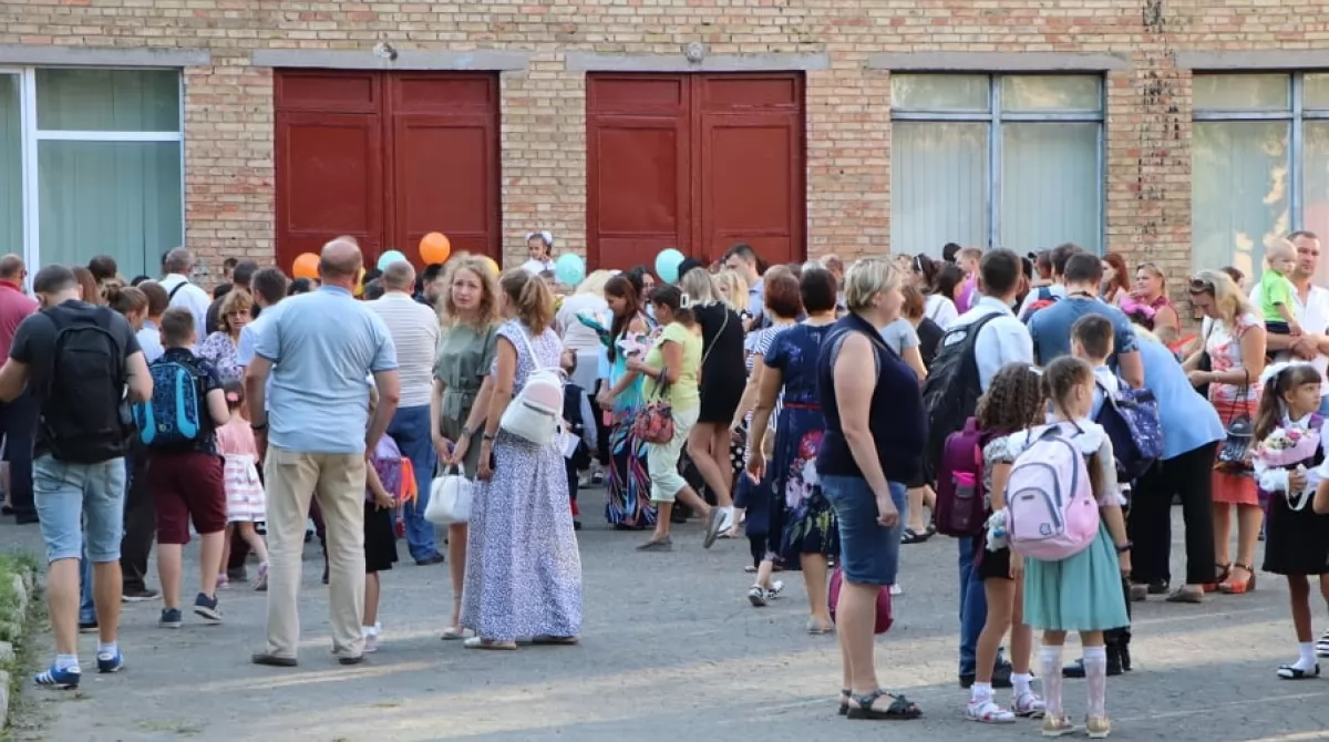 1 сентября в школах. Фото: Валерия Назаренко