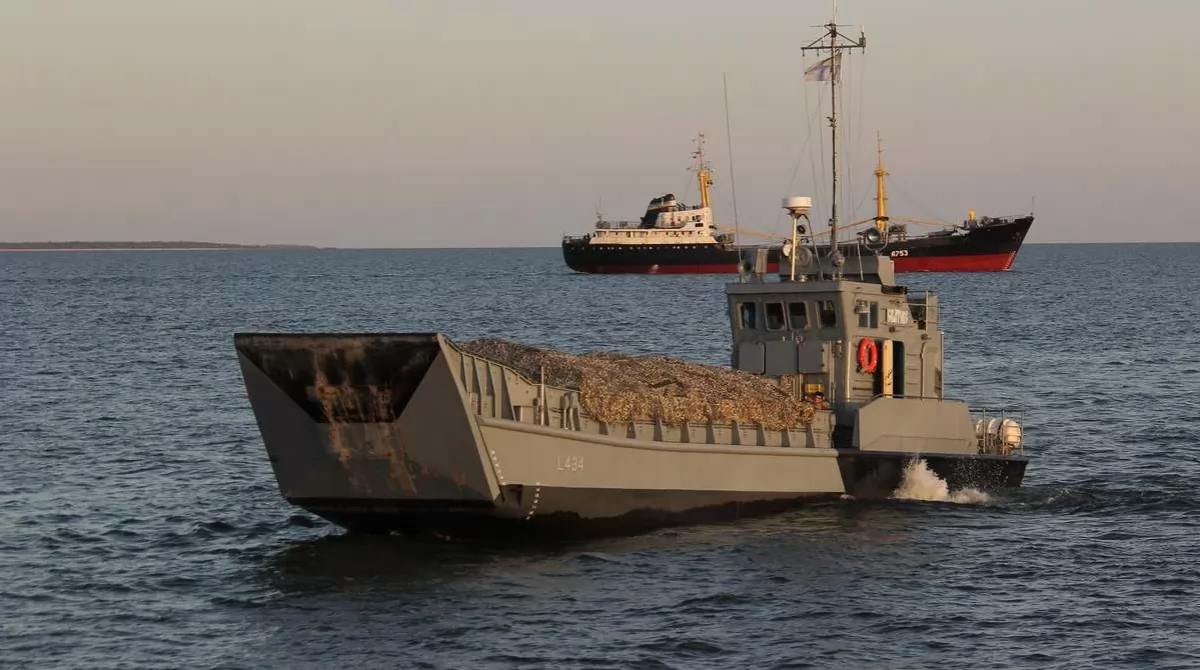 Два украинских корабля. В Черном море начались учения 