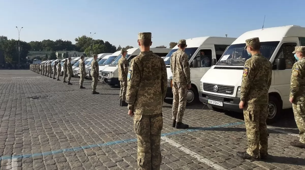 Церемония прощания с погибшими в авиакатастрофе по Чугуевом. Фото: Суспільне Церемония прощания с погибшими в авиакатастрофе по Чугуевом. Фото: Суспільне