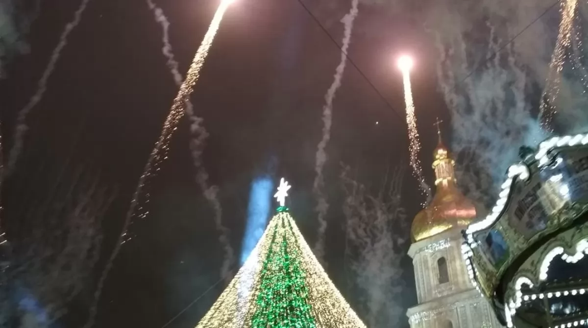 Главная елка страны. Фото: Українські Новини Главная елка страны. Фото: Українські Новини