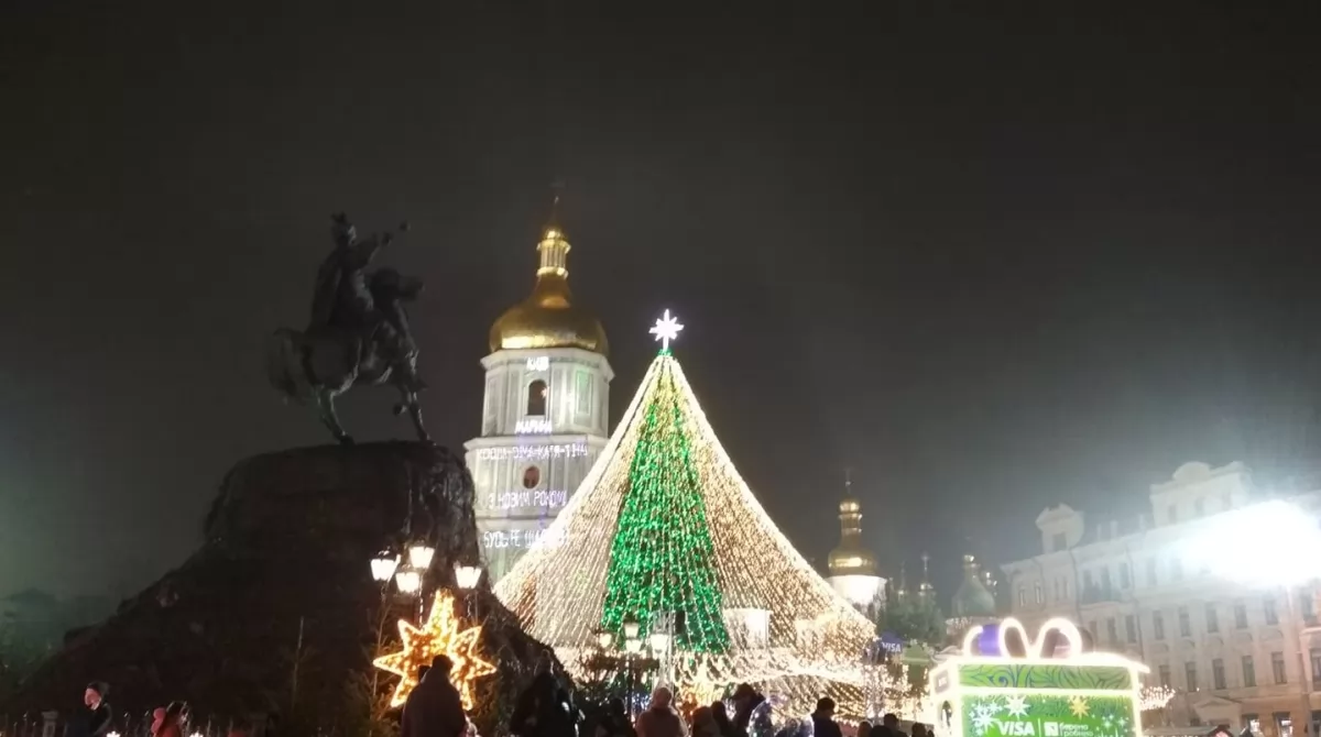 Новогодняя елка в Киеве. Фото: Українські Новини Новогодняя елка в Киеве. Фото: Українські Новини