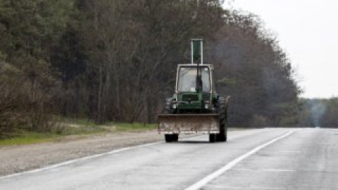 В результате пограничники изъяли трактор. Задержанный украинец ждет решения суда.