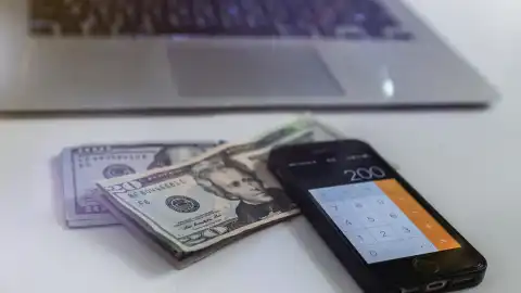 Українці продовжують виїжджати на роботу за кордон