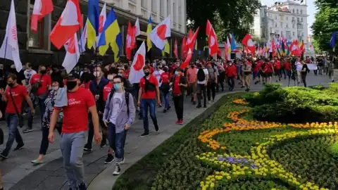 Прихильники Шарія йдуть під Офіс Президента