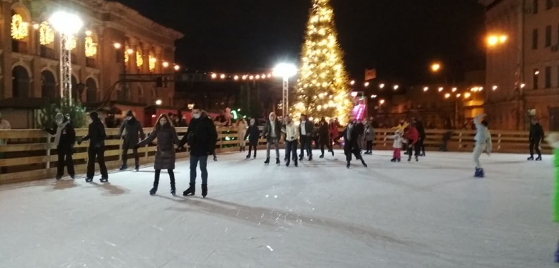 Каток на Контрактовой площади. Фото: Українські Новини