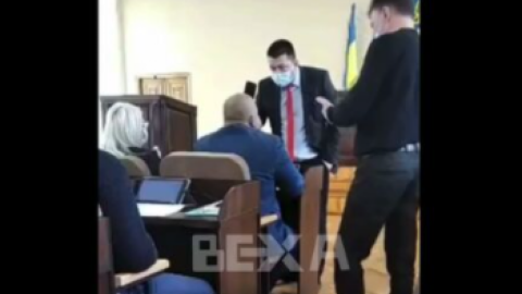 На засіданні Ізюмської міськради побилися депутати