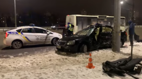 ДТП біля станції метро "Почайна". Скріншот відео