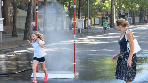 Рамка распыляет очень мелкие капли воды. Фото: facebook.com/MNS.GOV.UA