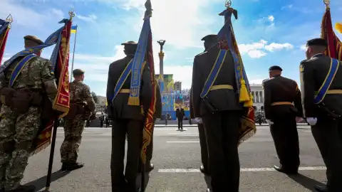 Слава Украине! - Героям слава! - Кабмин предложил заменить приветствие между военными