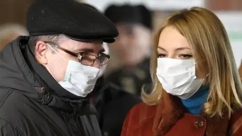 Хирургическая маска неэффективна на улице и не защищает от болезней, – Супрун