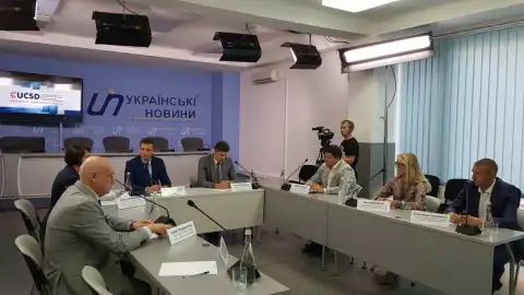 Дозвіл купувати землю іноземцям це державна зрада, - експерти