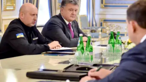 Порошенко провел совещание с силовиками по Крыму. Фото: @poroshenko
