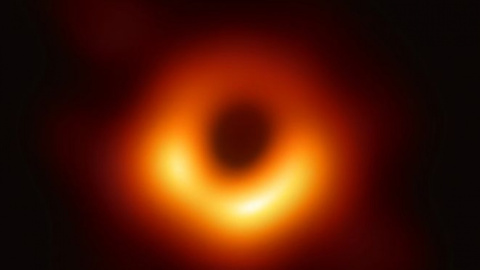 Чорна дира. Фото: Event Horizon Telescope collaboration et al./NASA
