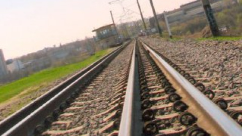 Из-за забега студентки движение железнодорожного транспорта было приостановлено на 10 минут.