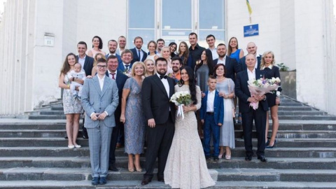 Генпрокурор Луценко очень рад, что его сын "женился на простой украинке". Фото: facebook.com