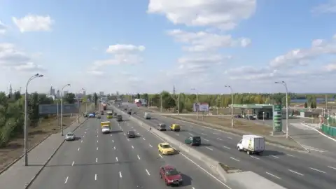 Київ, проспект Ватутіна Шухевича. Фото: Вікіпедія