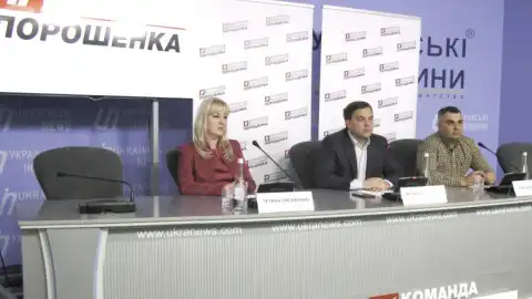 Порошенко консолідує світ на підтримку України, – активісти