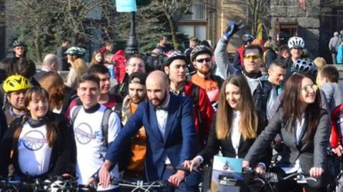 Велосипед может быть удобным и быстрым видом транспорта для ежедневных поездок. Фото: facebook.com/KyivCyclistsAssociation