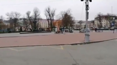 Андрій Рачок повалив ханукію. Скриншот видео