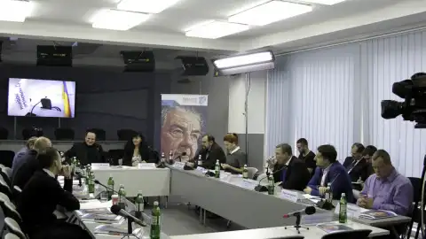 Круглий стіл: "Реформа державного управління. Чи повинна система бюрократії бути незалежною від політики"