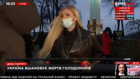 На журналистку NewsOne напали на церемонии памяти жертв Голодомора