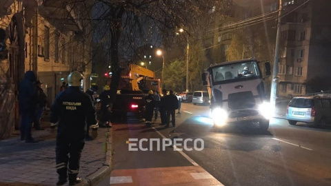 Движение по ул. Олеся Гончара перекрыто. Фото: Эспрессо
