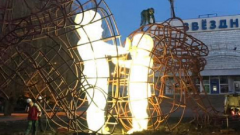 В Одесі відкрили скульптуру, яка здобула популярність на фестивалі Burning Man. Фото: Думська