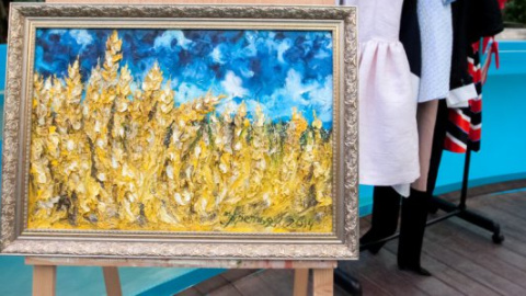 "Мисс Украина" показала подарки, которые повезет на международный конкурс в Китай