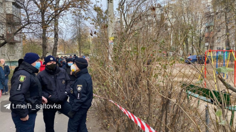 Поліція в Харкові на місці вибуху гранати 20 листопада. Фото: Telegram-канал h_saltovka