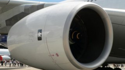 Виліт літака був негайно скасований, члени екіпажу і 312 пасажирів евакуйовані.