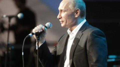 Володимир Путін проспівав пісню "Blueberry Hill" на благодійному концерті.