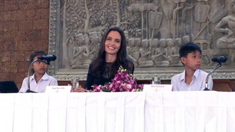 Анджелина Джоли  съездила в Камбоджу. Фото: angelinajolie_2002