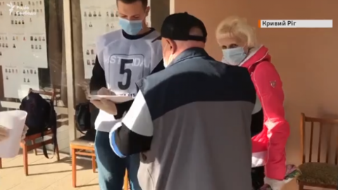 Батьки Зеленського відповіли на 5 питань в опитуванні від Президента