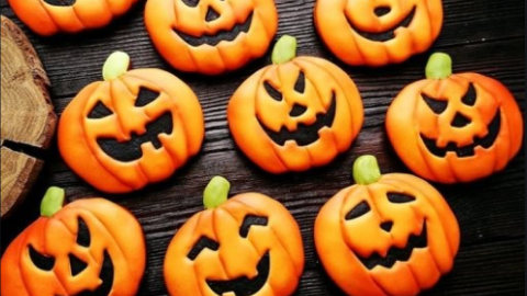 Пряники на Хэллоуин. Фото: honeytalesbakery.wixsite.com