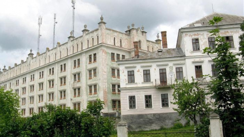 В Тернопольской области выставили на продажу старинный замок. Фото: wikimapia.org