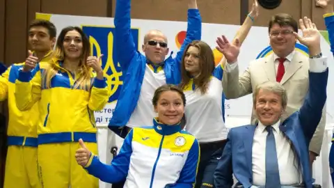 На форме паралимпийцев изображен герб Украины.