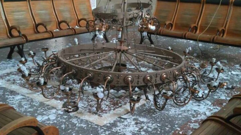 К полудню люстры на полу уже не было, осколки убрали. Фото: facebook.com/igor.evsikov