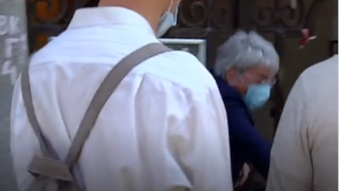 З'явилося відео, як міністру культури Ткаченко "дали в вухо яйцем"