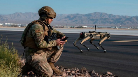 Робот-собака Vision 60 Q-UGV на учениях США. Фото: ВВС США