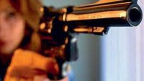Женщине удалось прогнать вора из дома с помощью игрушечного пистолета.