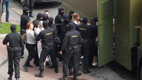 Беларусская милиция жестко задержала сегодня на протестах сотни людей