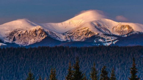 Рассвет в Карпатах. Фото: facebook.com/IvanHasiuk